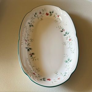 Pfaltzgraff Winterberry Oval shallow bowl